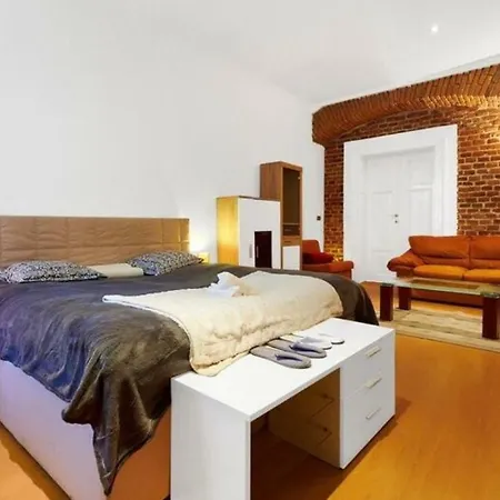 Dlouha 25 * Prague