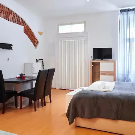 Dlouha 25 Apartment