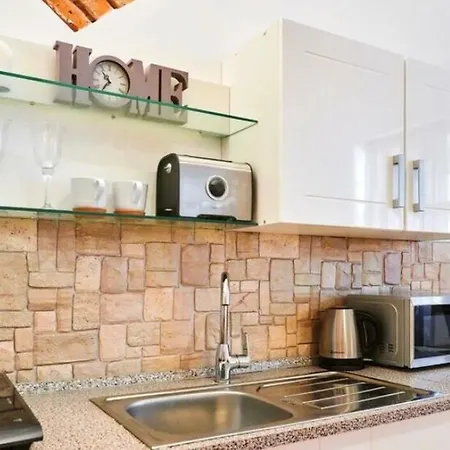 Apartment Dlouha 25 *