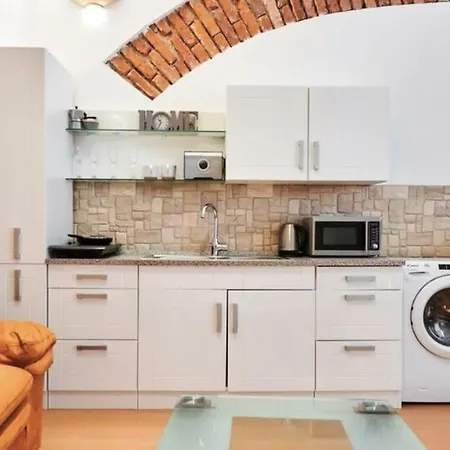 Apartment Dlouha 25 *